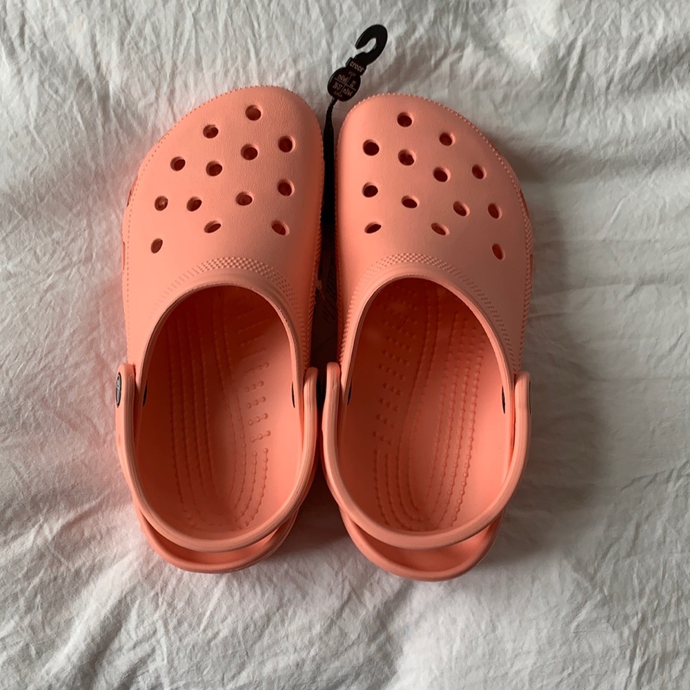 Women’s crocs size 6 melon roomy fit wide